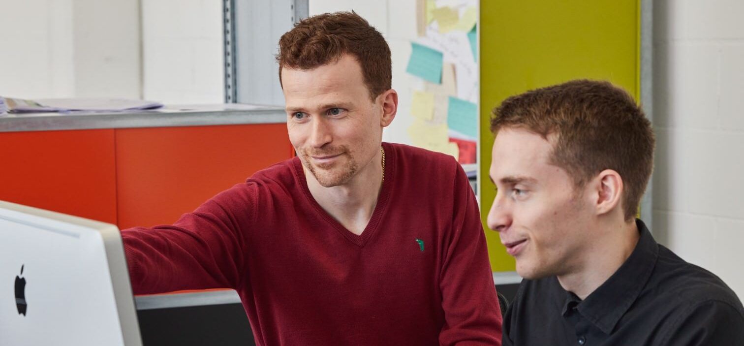 Bruno and a colleague in conversation in front of a screen